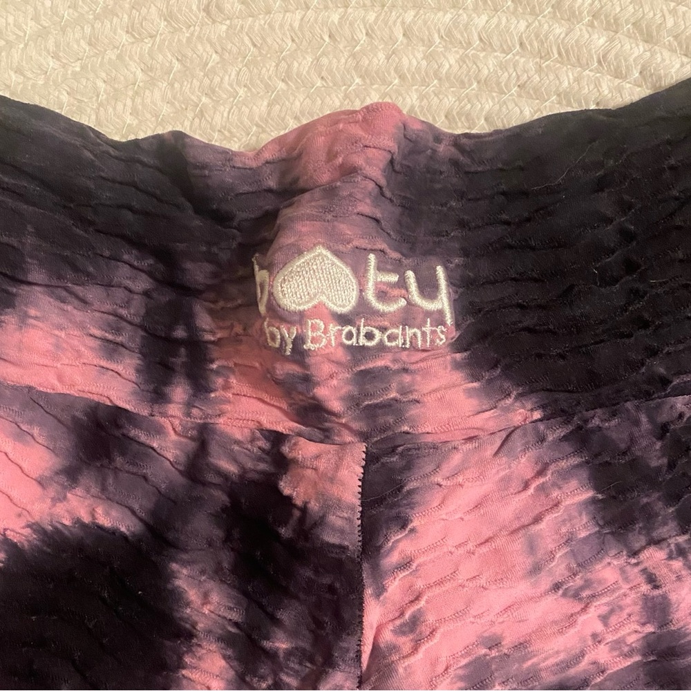RARE BOOTY BY BRABANTS PINK TIE-DYE LEGGINGS 

CLASSIC BBB ORIGINAL FABRIC

OSFA